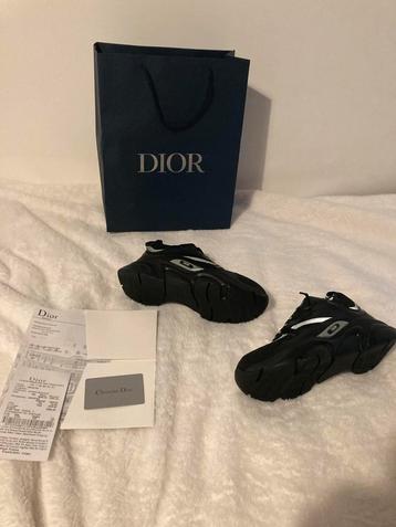 Christian Dior B22 Maat 39 beschikbaar voor biedingen