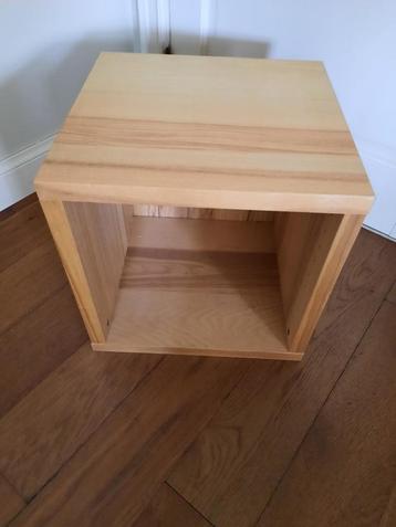 houten kastje / opberger / etagere beschikbaar voor biedingen