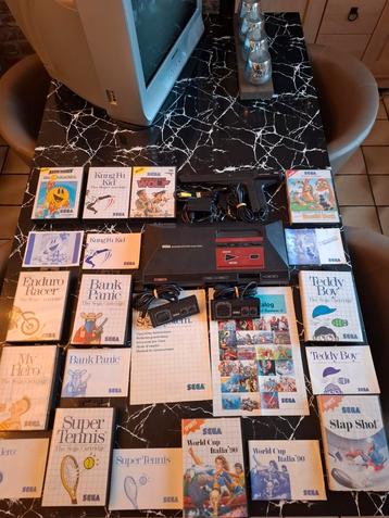 Sega Master System-console + 11 spellen + controller + pisto beschikbaar voor biedingen