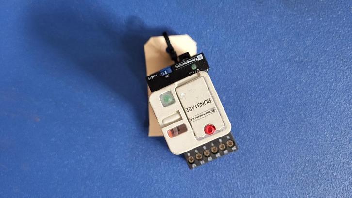 RUN 31A 22 RELAIS 10A 300VOLT, Hobby en Vrije tijd, Elektronica-componenten, Gebruikt, Ophalen of Verzenden