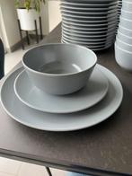 Grijs servies van Ikea, 49 stuks. Goede staat., Ophalen, Gebruikt, Effen, Compleet servies