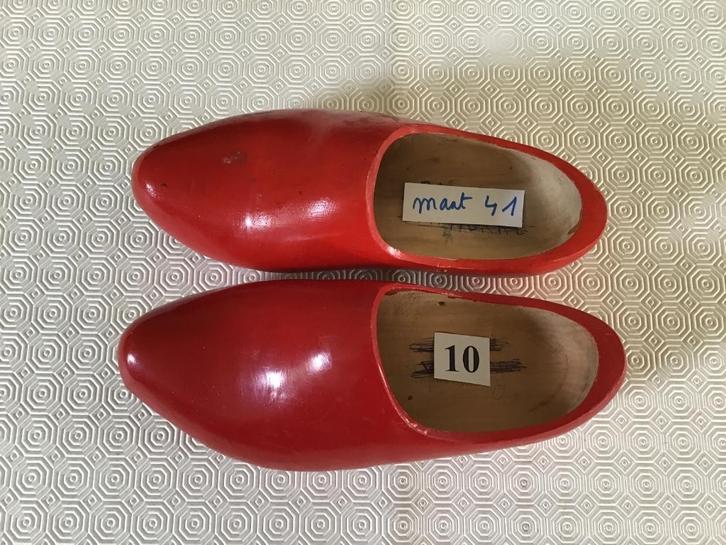 1 paar rode klompen maat 41 voor 10 euro, Kleding | Dames, Schoenen, Zo goed als nieuw, Ophalen of Verzenden