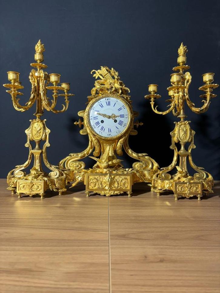 (73) Antieke Franse Bronzen Regency Pendule met Kandelaren, Antiek en Kunst, Antiek | Klokken, Ophalen of Verzenden