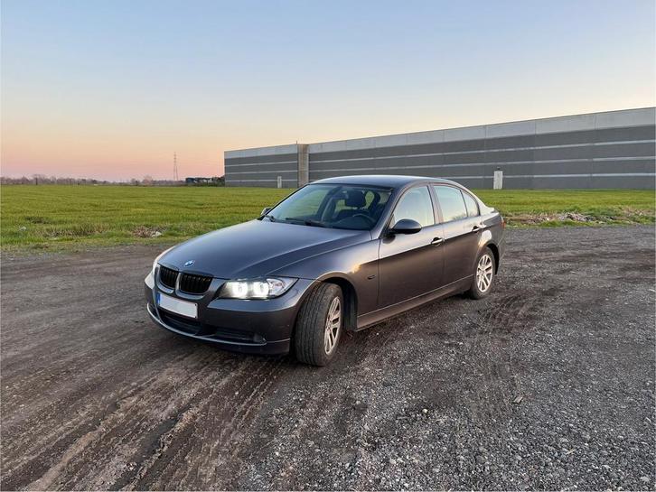 BMW E90 318i, Autos, BMW, Particulier, Série 3, ABS, Air conditionné, Alarme, Verrouillage central, Cruise Control, Rétroviseurs électriques