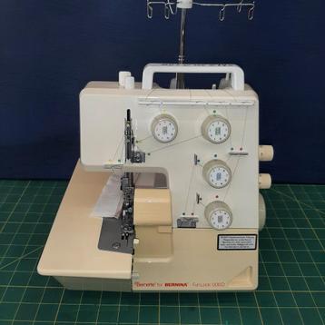 BERNINA 004D lockmachine met 1jaar garantie disponible aux enchères