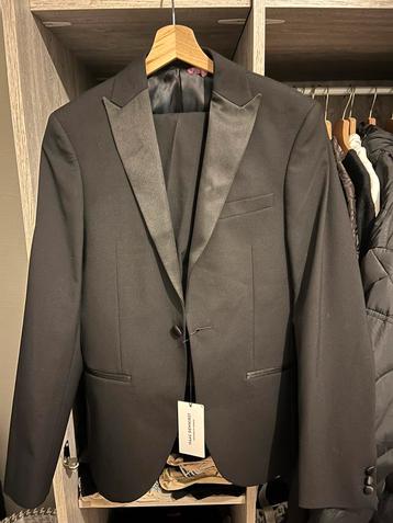 Costume 2 pieces neuf beschikbaar voor biedingen