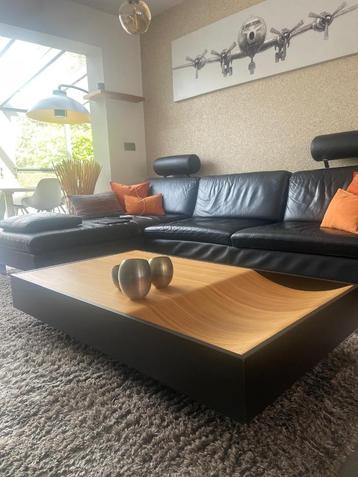 Natuzzi salontafel in notelaar in mooi design beschikbaar voor biedingen