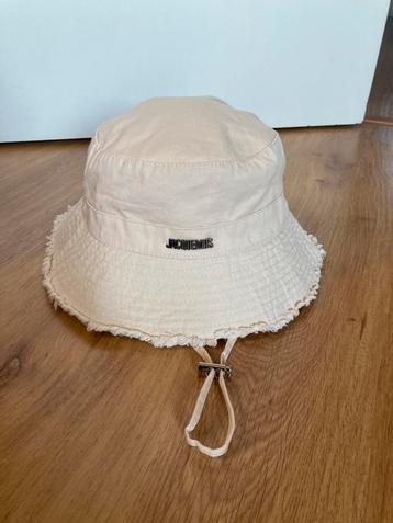 Vissershoedje Beige Jacquemus beschikbaar voor biedingen