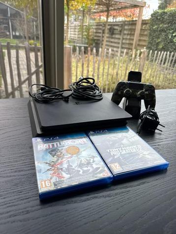 PS4 Slim met toebehoren beschikbaar voor biedingen