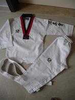 Jung Jin Taekwondo costume/dobok taille 120, Sports & Fitness, Sports de combat & Self-défense, Taekwondo, Enlèvement ou Envoi