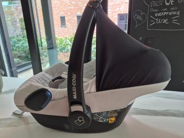 Maxi-cosi met 2 isofixen, verkleinkussen, hoes/voetzak, spie beschikbaar voor biedingen