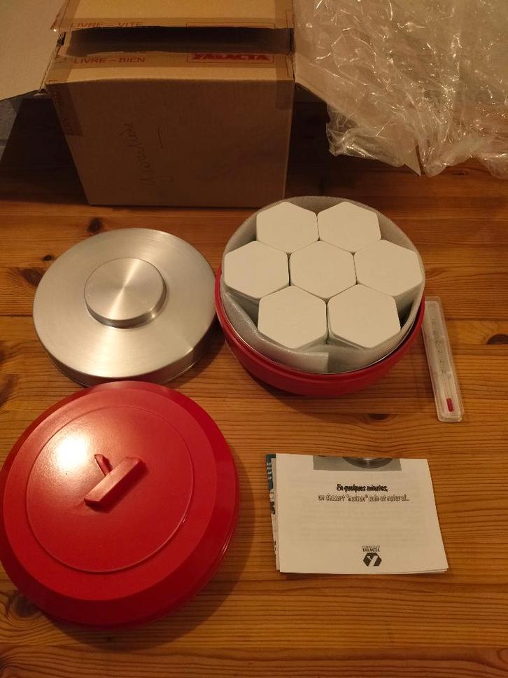 Yaourtière Yalacta 7 rouge - Neuve, Electroménager, Appareils à gourmet, Neuf, 4 à 7 personnes, Enlèvement