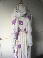 Twinset Milano jurk (It. 44) met sjaal, 420€ nieuwprijs., Neuf, Taille 38/40 (M), Enlèvement ou Envoi, Blanc