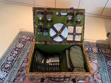 Nostalgische Picknickmand 4 personen, Hobby en Vrije tijd, Picknickmanden, Ophalen, Nieuw