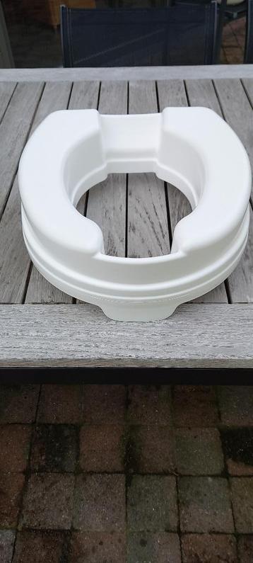 WC-bril verhoger 10cm beschikbaar voor biedingen