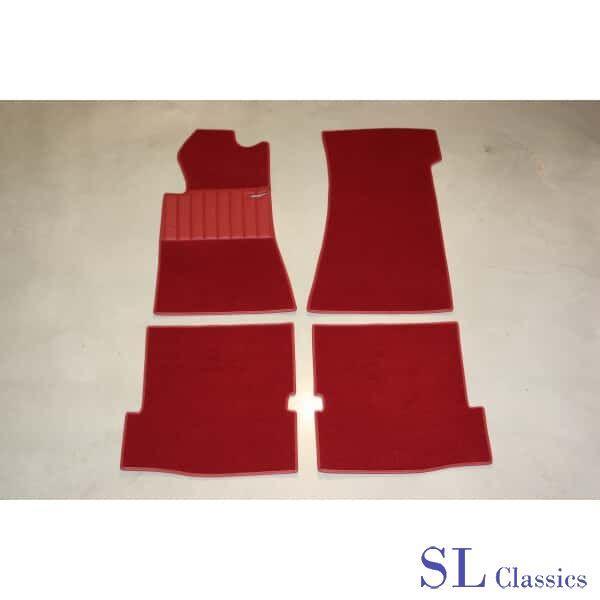 Tapijt set 4-delig Rood Mercedes-Benz SL, W107 - R107, Auto-onderdelen, Interieur en Bekleding, Mercedes-Benz, Nieuw, Ophalen of Verzenden