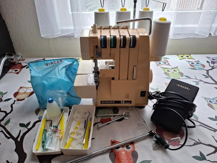 Singer 14U134B Overlockmachine, Hobby en Vrije tijd, Naaimachines en Toebehoren, Gebruikt, Lockmachine, Singer, Ophalen of Verzenden