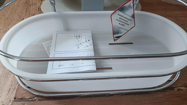 NIEUW - Douchekorf met zuignappen, Huis en Inrichting, Badkamer | Badtextiel en Accessoires, Nieuw, Wit, Ophalen