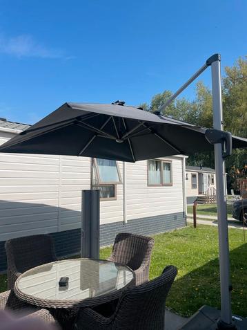Parasol t&t disign met verlichting  beschikbaar voor biedingen