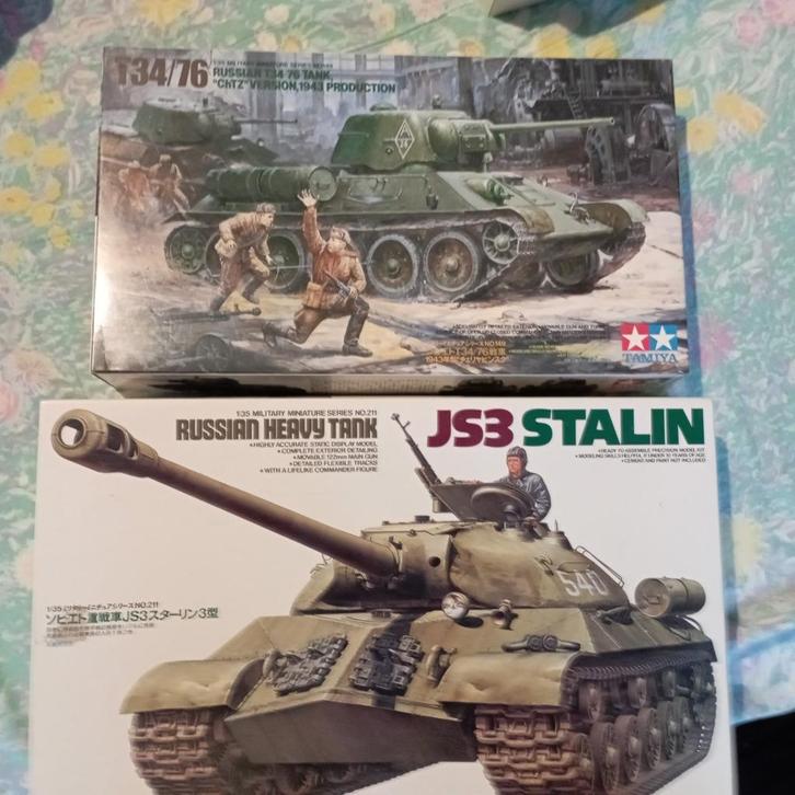 Tamiya JS3 Stalin en T34/76 1943 tot 1/35, Hobby en Vrije tijd, Modelbouw | Auto's en Voertuigen, Zo goed als nieuw, Tank, 1:32 tot 1:50