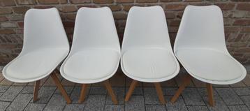 Moderne keukenstoelen, 4 stuks wit beschikbaar voor biedingen