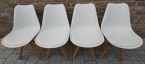 Moderne keukenstoelen, 4 wit en 4 zwart, Huis en Inrichting, Stoelen, Zo goed als nieuw, Vijf, Zes of meer stoelen, Hout, Kunststof