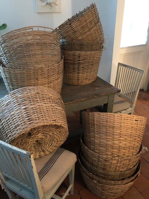 AUTHENTIEKE GROTE MANDEN ROND VEEL STUKS, Huis en Inrichting, Woonaccessoires | Schalen en Manden, Rond, Hout, Ophalen of Verzenden