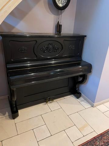 Piano beschikbaar voor biedingen