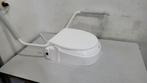 AQUATEC AT900 toiletstoelverhoger met armsteun
