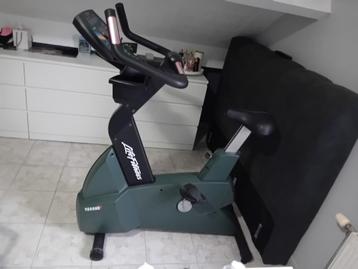 Life Fitness hometrainer 9500HR Next gen - Cardio fiets beschikbaar voor biedingen