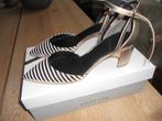 NIEUWE PUMPS WHAT FOR? 38, Kleding | Dames, Schoenen, Nieuw, Ophalen of Verzenden, Wit, Pumps