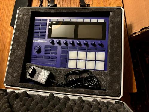 NI Maschine plus limited edition purple als nieuw incl case, Muziek en Instrumenten, Soundmodules, Zo goed als nieuw, Overige merken