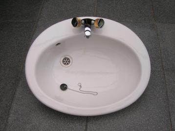 Lavabo met kraan      beschikbaar voor biedingen