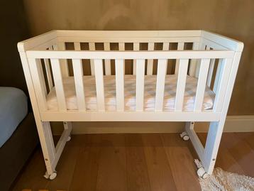 Co sleeper met matras beschikbaar voor biedingen