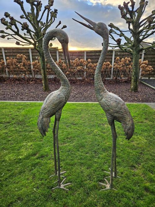 Bronzen koppel grote kraanvogels/water spuiten lees aub top!, Tuin en Terras, Tuinbeelden, Nieuw, Dierenbeeld, Overige materialen