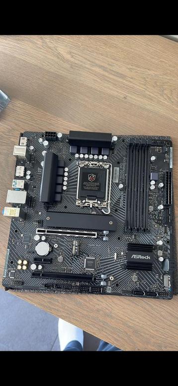 ASRock B760M PG Lightning/D4 moederbord beschikbaar voor biedingen
