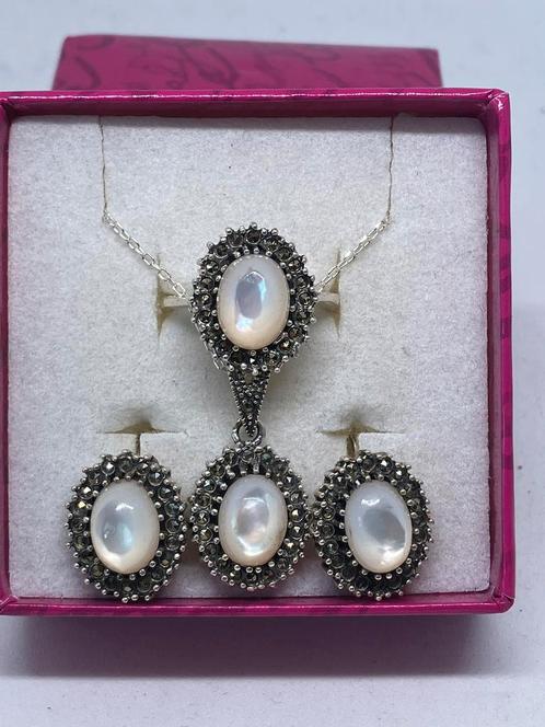 Zilveren set met parelmoer ( oorbellen , hanger , ring), Bijoux, Sacs & Beauté, Boucles d'oreilles, Neuf, Puces ou Clous, Argent