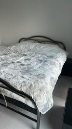 Bed met 2 enkele lattenbodems en metalen frame, Huis en Inrichting, Slaapkamer | Bedden, Ophalen, Gebruikt, Overige kleuren, Tweepersoons