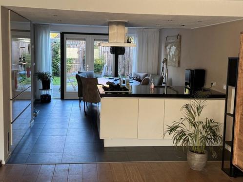 Moderne witte hoogglans eiland keuken +composietGEDEMONTEERD, Huis en Inrichting, Keuken | Complete keukens, Zo goed als nieuw