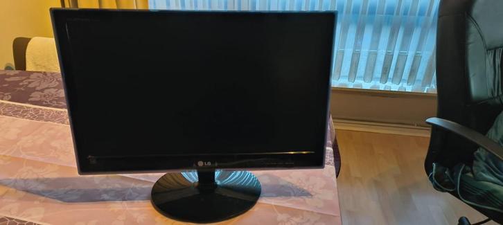 LG Computerscherm, model: E2240S, Computers en Software, Monitoren, Gebruikt, Ophalen