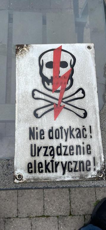 Ancienne plaque émaillée bombée « danger » beschikbaar voor biedingen