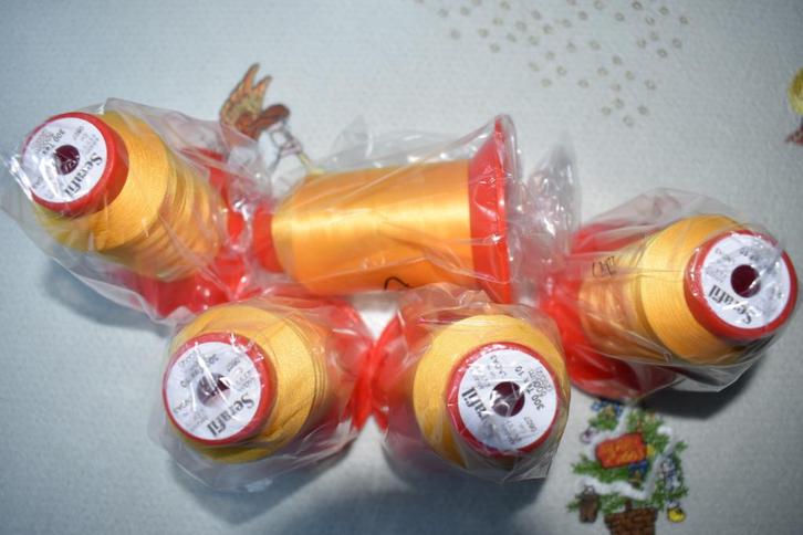 5 konen lockgaren Serafil 200/2 geel, Hobby en Vrije tijd, Naaien en Fournituren, Nieuw, Garen of Naald(en), Ophalen of Verzenden