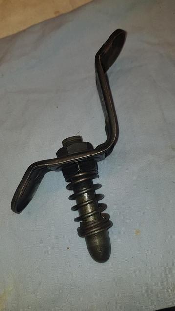 VW Brilkever kofferklep slotvanger VW 311.005 beschikbaar voor biedingen