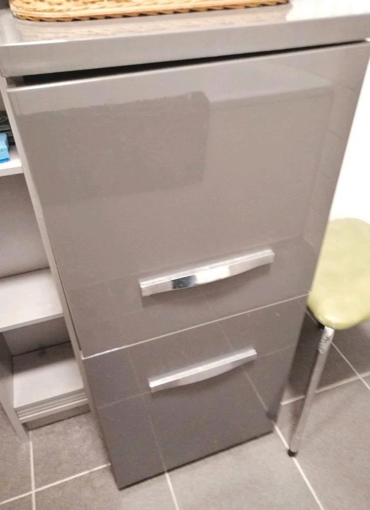 Ikea kast 2 deuren gelakt grijs design zeer zware kwaliteit, Huis en Inrichting, Woonaccessoires | Overige, Gebruikt, Ophalen