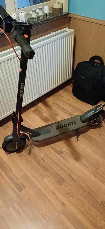 Te koop elektrische step 1jaar oud, Enlèvement, Utilisé, Step électrique (E-scooter), Ducati