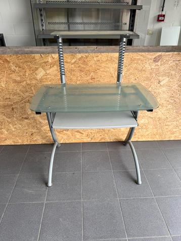 Tafel beschikbaar voor biedingen