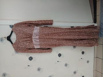 Lange mooie jurk helemaal niet gebruikt beschikbaar voor biedingen