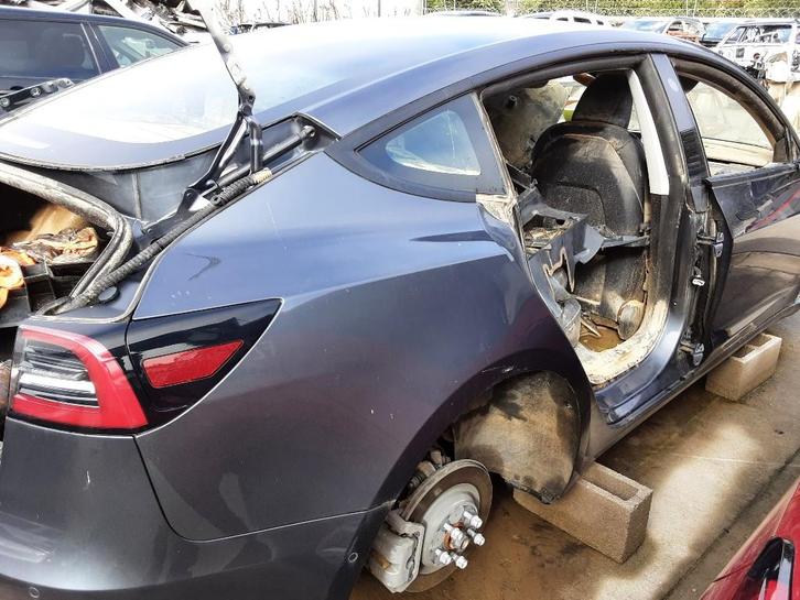 SPATBORD RECHTS ACHTER Tesla Model 3 (01-2017/-), Auto-onderdelen, Carrosserie, Spatbord, Overige automerken, Achter, Rechts, Gebruikt