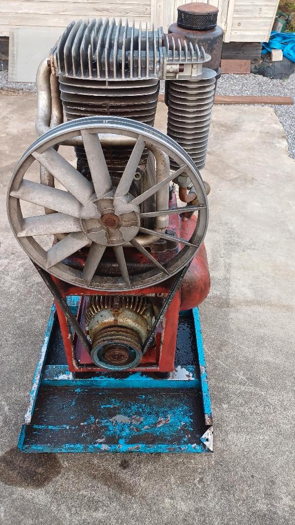 Grande pompe à compresseur avec moteur électrique., Bricolage & Construction, Compresseurs, Utilisé, Enlèvement