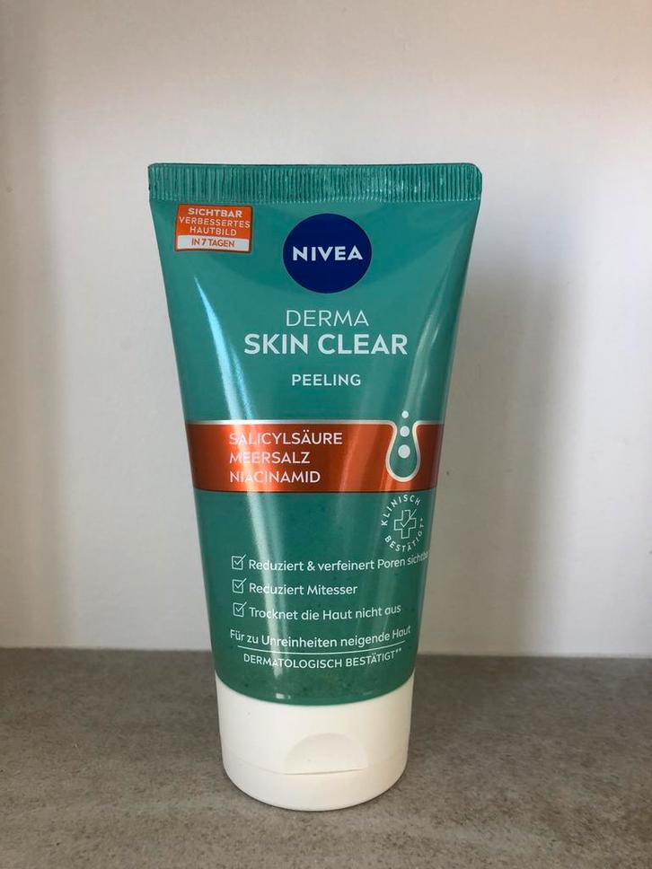 Nivea Derma Skin Clear Peeling voor gezicht, Handtassen en Accessoires, Uiterlijk | Gezichtsverzorging, Zo goed als nieuw, Reiniging